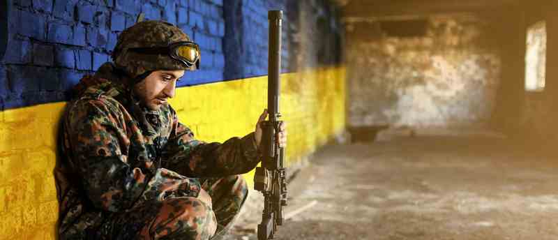 Military,Soldier,On,The,Background,Of,The,Flag,Of,Ukraine.