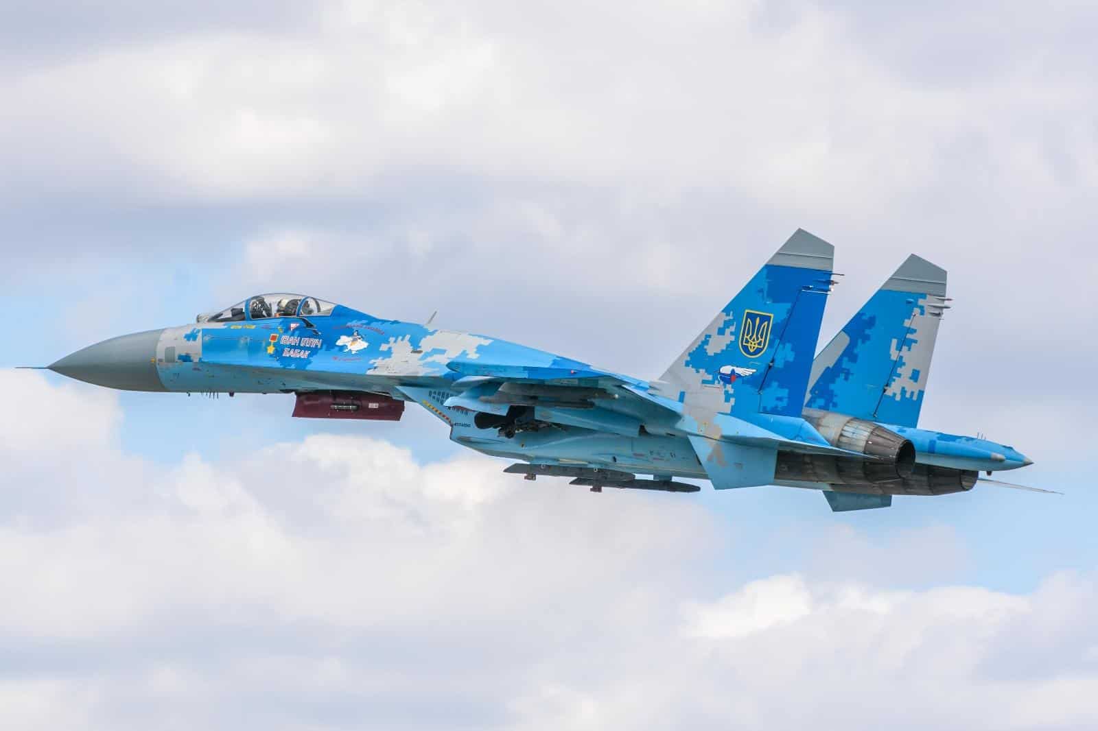 Украјински Су-27 у лету