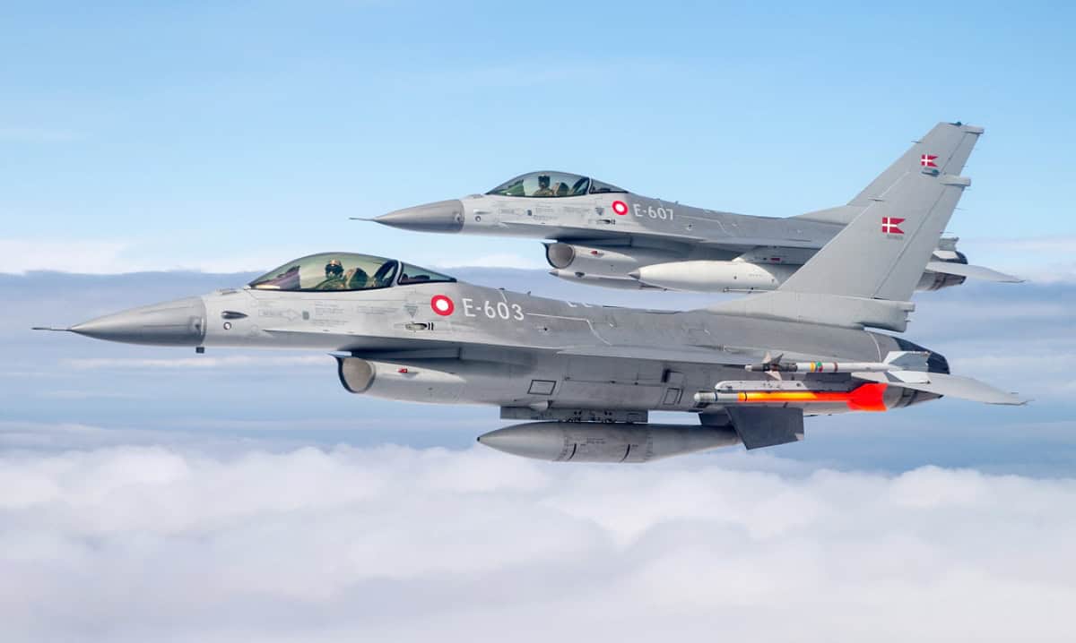 Danski F-16 u letu
