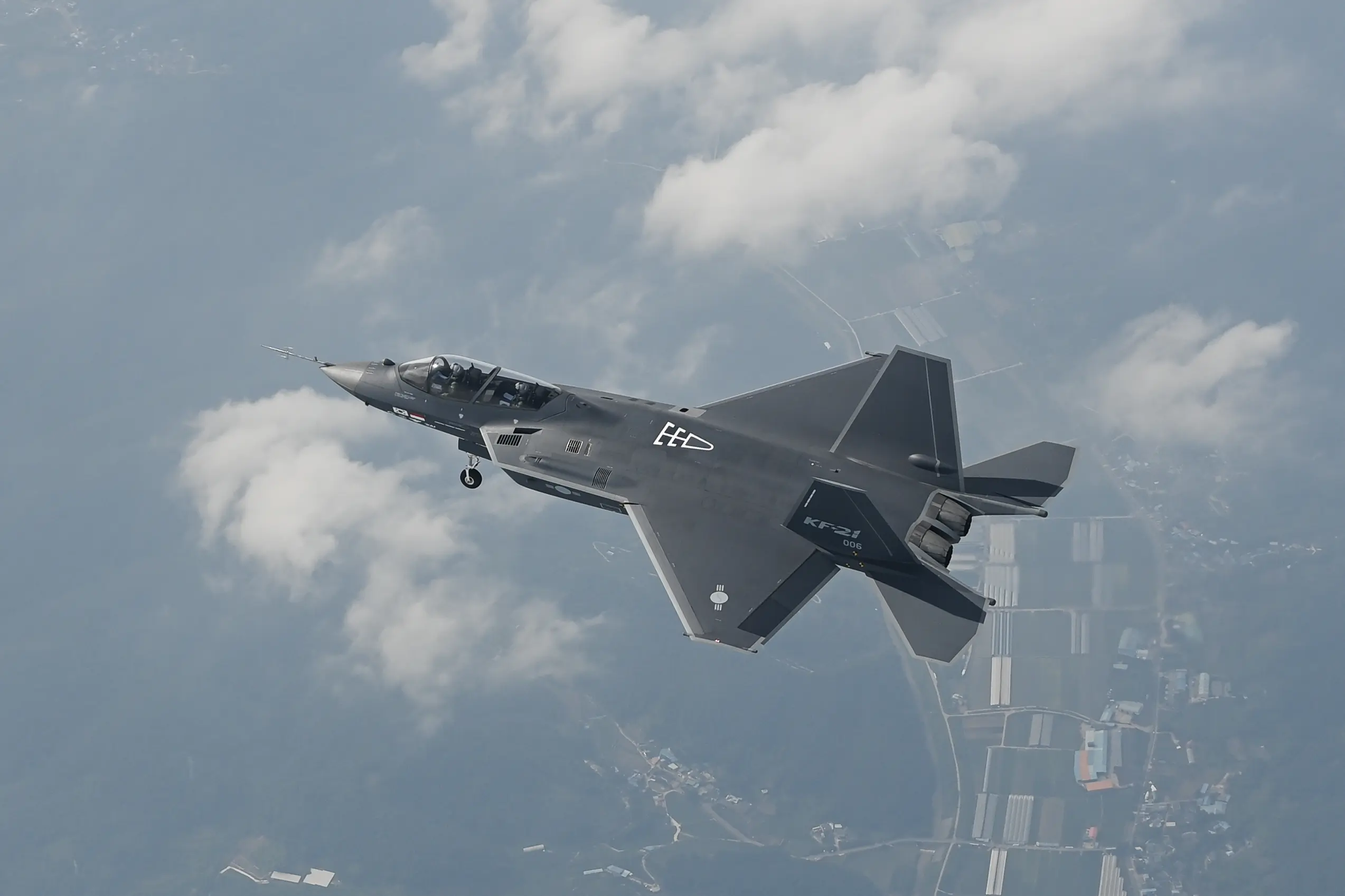 KF-21-prototype-6-first-flight-230628-2