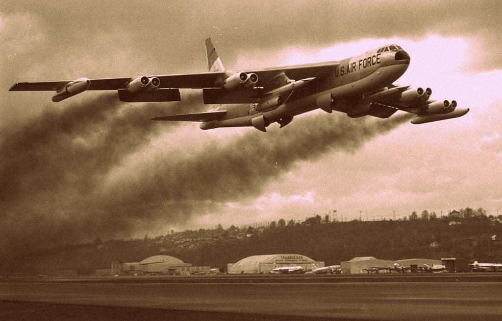 američka-tvrđava-strategijski-bombarder-boeing-b-52-stratofortress