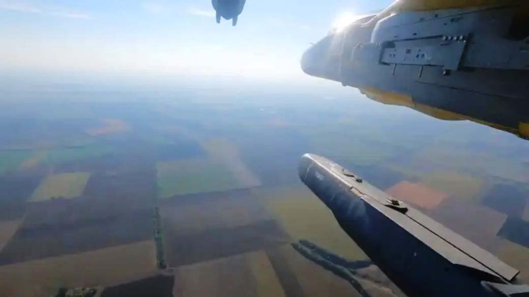 lansiranje-raketa-storm-shadow-sa-frontovskog-bombardera-su-24-ukrajinske-avijacije-foto