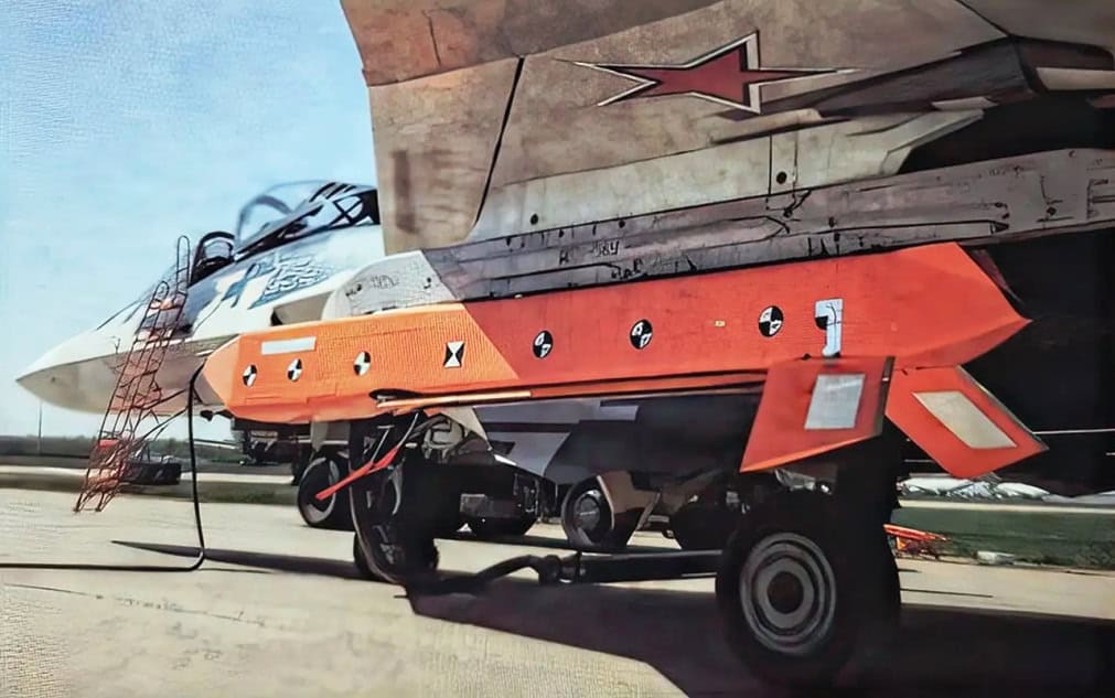 pojavila-se-prva-fotografija-ruskog-jurišnog-drona-monohrom-na-avionu-su-57