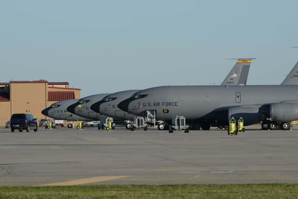 sad-su-rasporedile-13-aviona-kc-135-r-stratotanker-u-vazduhoplovnoj-bazi-u-kataru