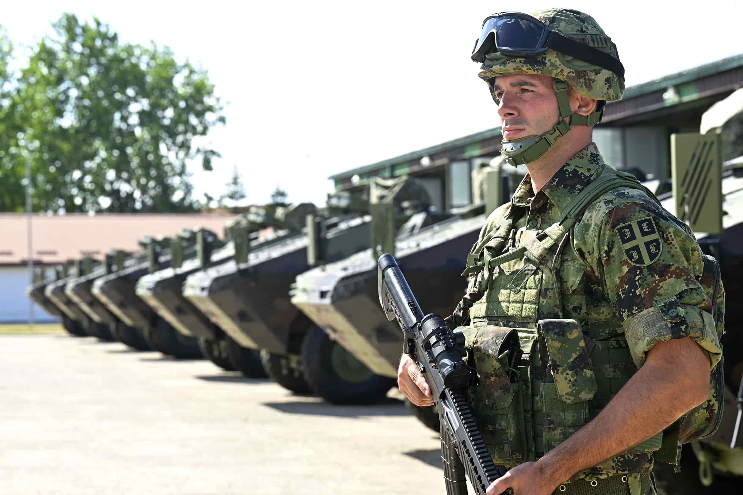 Лазари спремни за војску