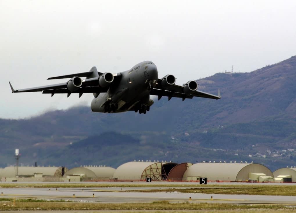 vojni-transportni-avion-c-17-a-koji-je-sertifikovan-za-prevoz-nukleranog-naoružanja-leti-iz-sad-u-tursku