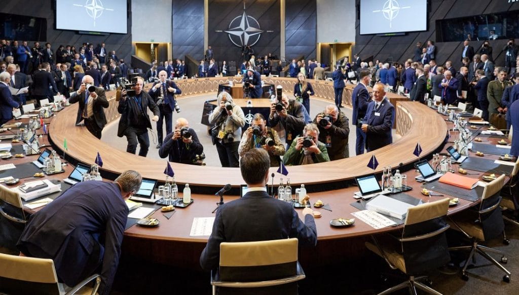 nato-održava-hitan-sastanak-posle-dejstva-ruske-rakete-orešnik
