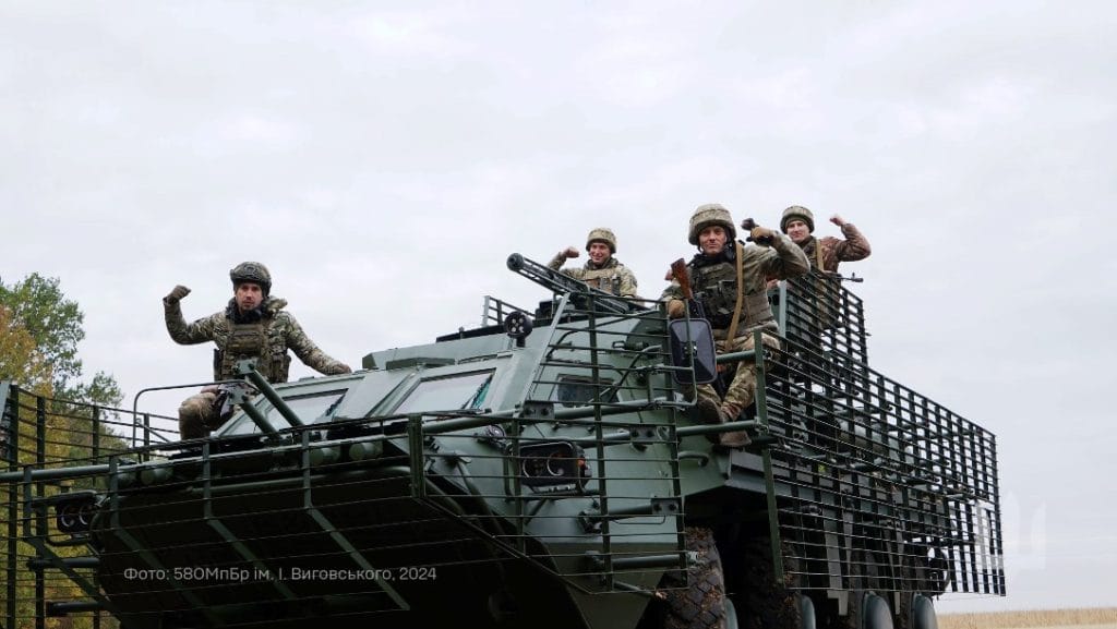ukrajinska-58-motorizovana-brigada-dobija-oklopna-vozila-btr-4