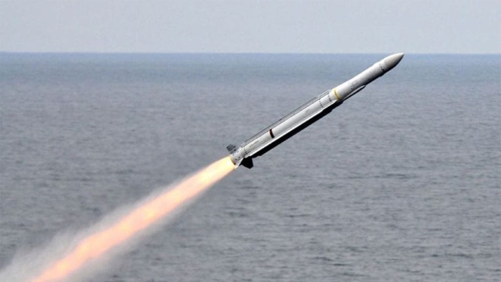 rytheon-obezbedio-ugovor-od-333-miliona-dolara-za-rakete-sm-6-block-ia