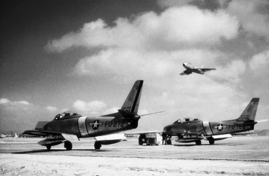 američke-sablje-lovački-avion-f-86-sabre32
