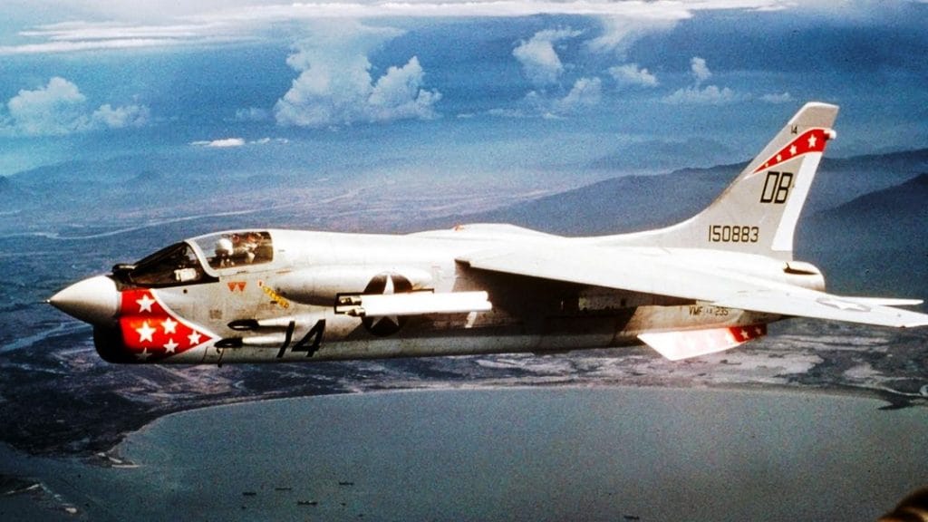 nebeski-krstaš-mornarički-lovac-vought-f-8-crusader1