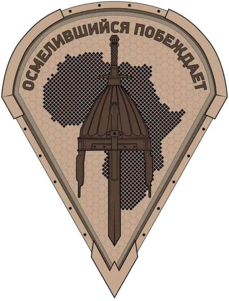 odobren-logo-i-ševron-ruskog-afričkog-korpusa1-min