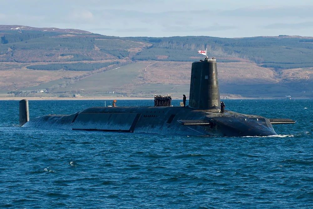 penzionisani-britanski-admiral-preti-rusiji-podmorničkom-flotom-sposobna-da-uništi-četrdeset-ruskih-gradova