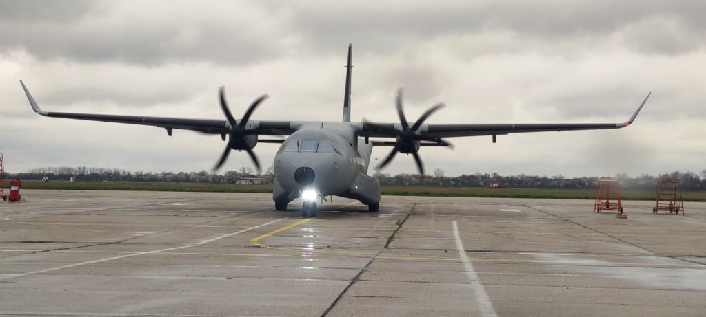 transportni-avion-casa-c-295-vojske-srbije-sa-osam-medicionara-poleteo-za-severnu-makedoniju