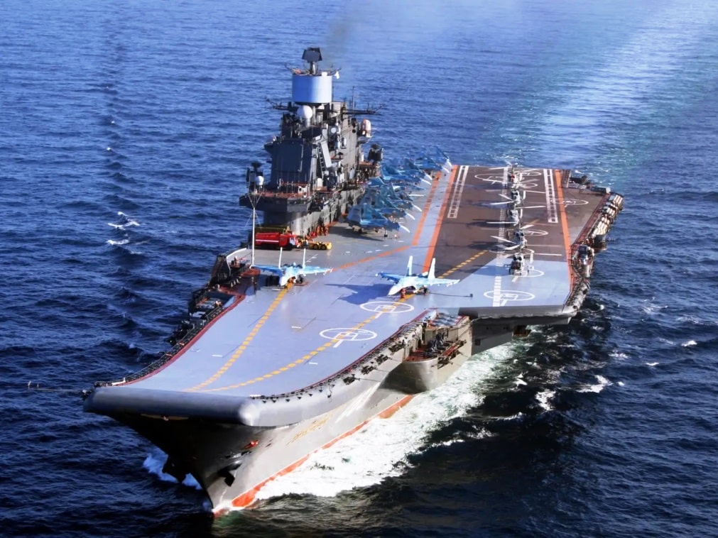 nosač-aviona-admiral-kuznjecov-najveća-glavobolja-ruske-flote
