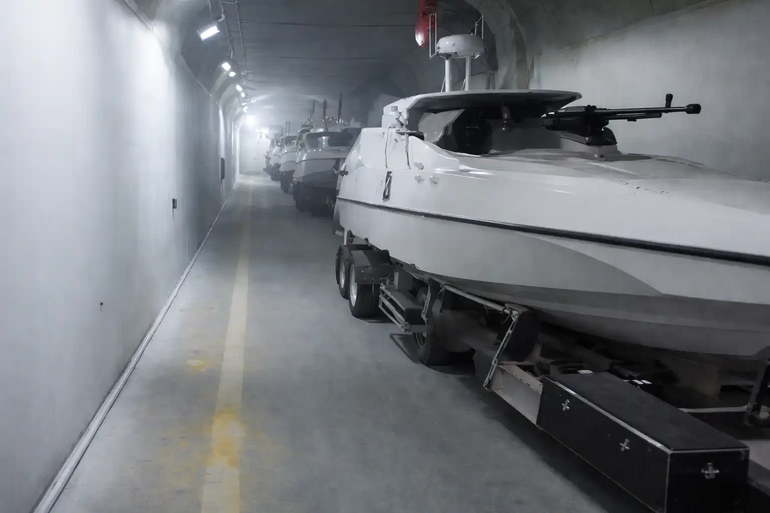 ИРАН ПРКОСИ ПОДЗЕМНИМ АРСЕНАЛОМ: ИРГ објавила снимак ПОМОРСКИХ ТУНЕЛИА са ракетама, минама и брзим чамцима (ВИДЕО)