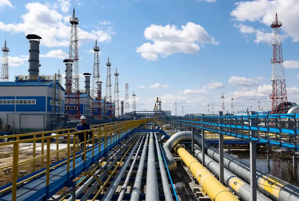 Украјински дронови довели до највећег пада руске производње нафте у последњих шест година