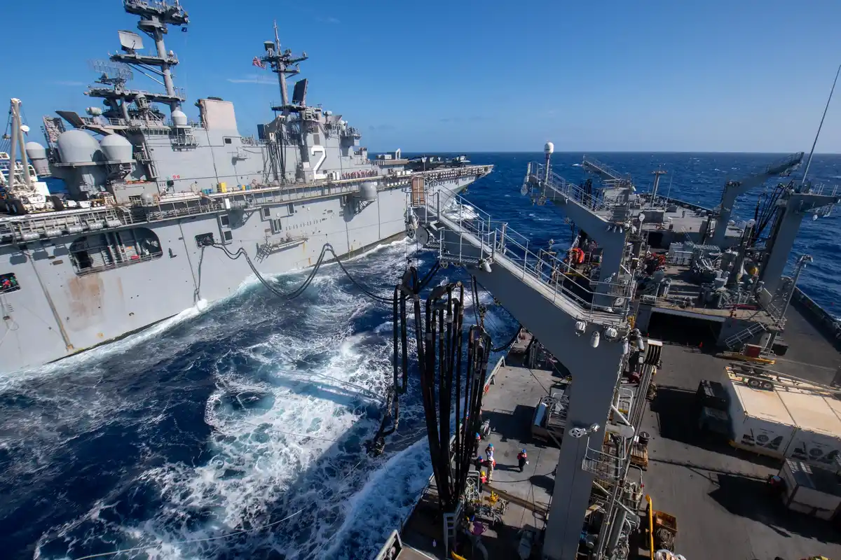 Ирански удари натерали америчку морнарицу да мења снабдевање горивом на мору