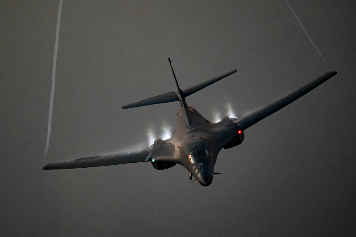 B-1B први пут снимљен са хиперсоничном ракетом ARRW