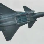Кинески Ј-35 лети у „беаст моде“ конфигурацији са четири ракете ПЛ-15