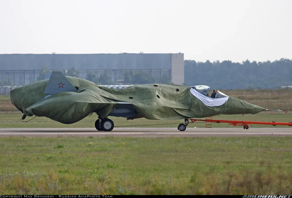 ПОТВРЂЕНО: у украјинском удару на Шагол оштећени Су-57 и Су-34 на 1.700 километара од фронта