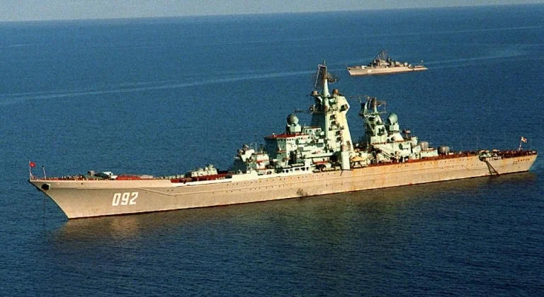 Русија вратила крстарицу „Адмирал Нахимов“ у Североморск: кључна улога у заштити подморница Северне флоте