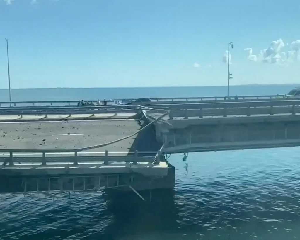Русија гради насипни мост код Геническа ка Криму после удара на постојеће прелазе