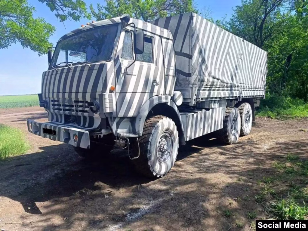 Руски камиони добили „dazzle“ камуфлажу против дронова са вештачком интелигенцијом