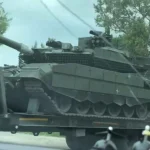 Руски Т-90М са системом Арена-М снимљен током транспорта