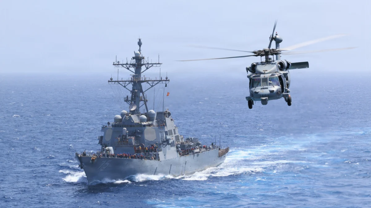 Америчка морнарица обуставила потрагу за несталим морнаром у Арапском мору после пада MH-60S