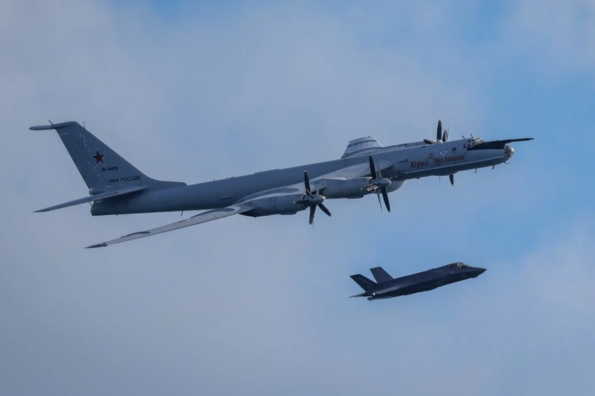 Британски Ф-35Б подигнути после приласка руског Ту-142 носачу ХМС Принце оф Wалес