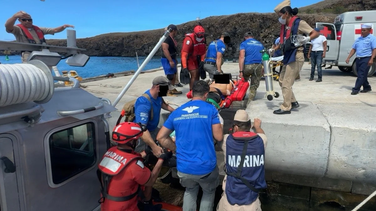 Америчка спасилачка авијација извела падобранску медицинску интервенцију 700 миља од обале Мексика