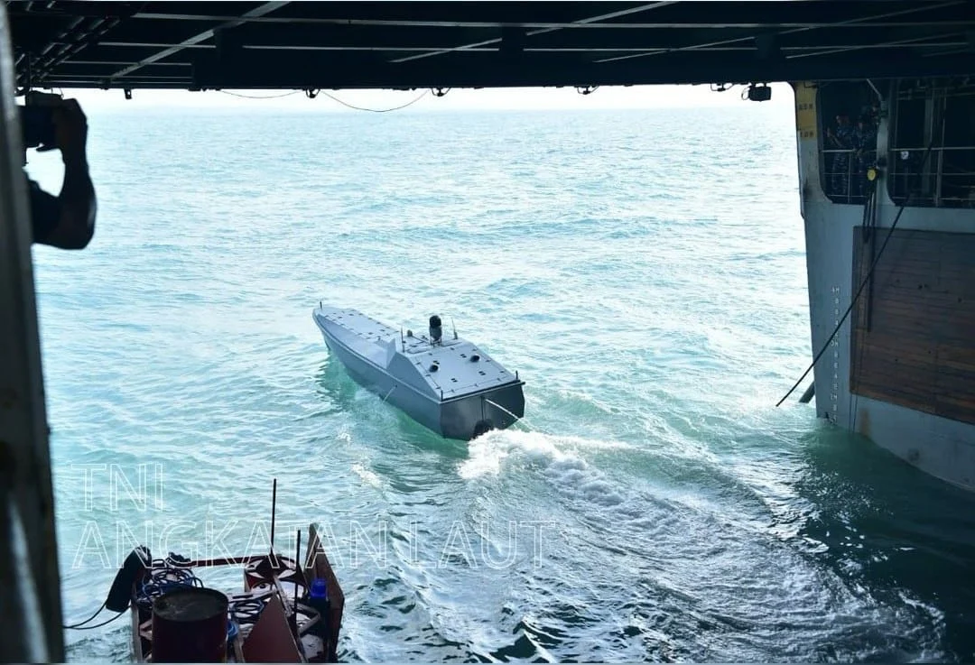 Индонежанска морнарица први пут приказала камиказа беспосадни чамац на великој вежби