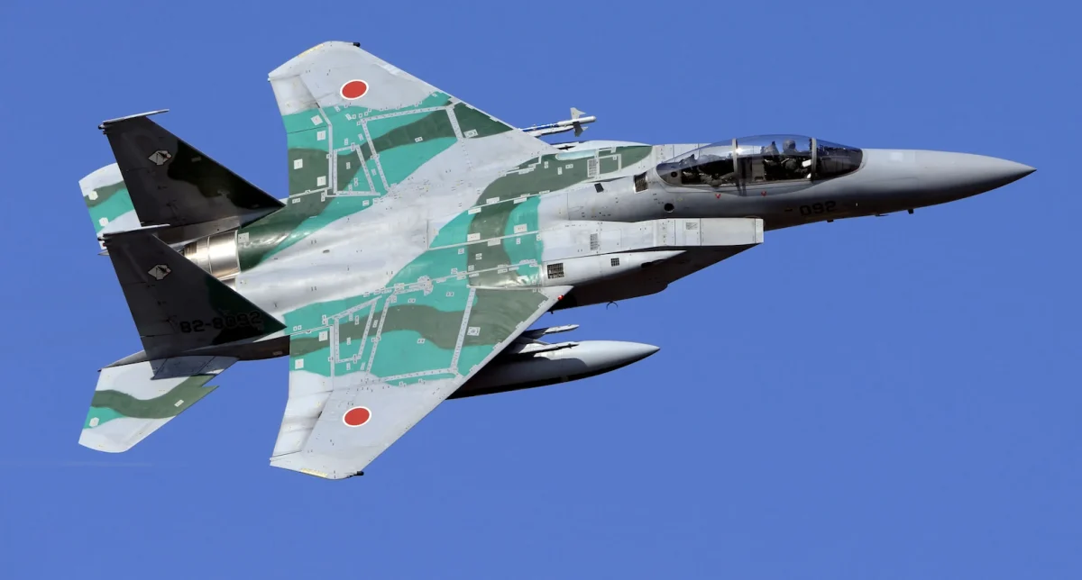 Јапан подигао Ф-15 због кинеског Y-9 код Окинаве