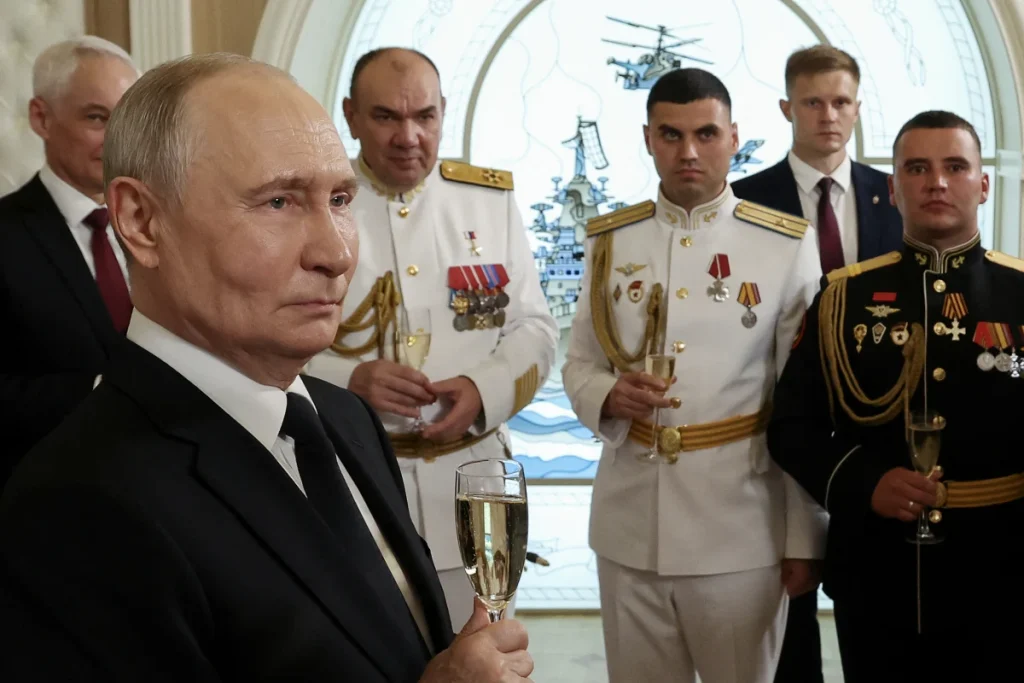 Блумберг: руски буџет на ивици, војни расходи гурају Москву у резове