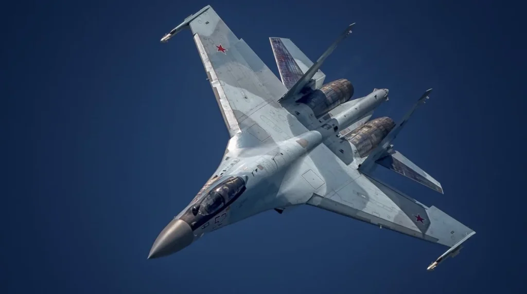 Два руска Су-35С сударила се изнад Курске области, погинуо један пилот