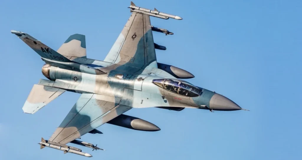 Украјински F-16 све чешће дејствују топом због несташице ракета ваздух-ваздух