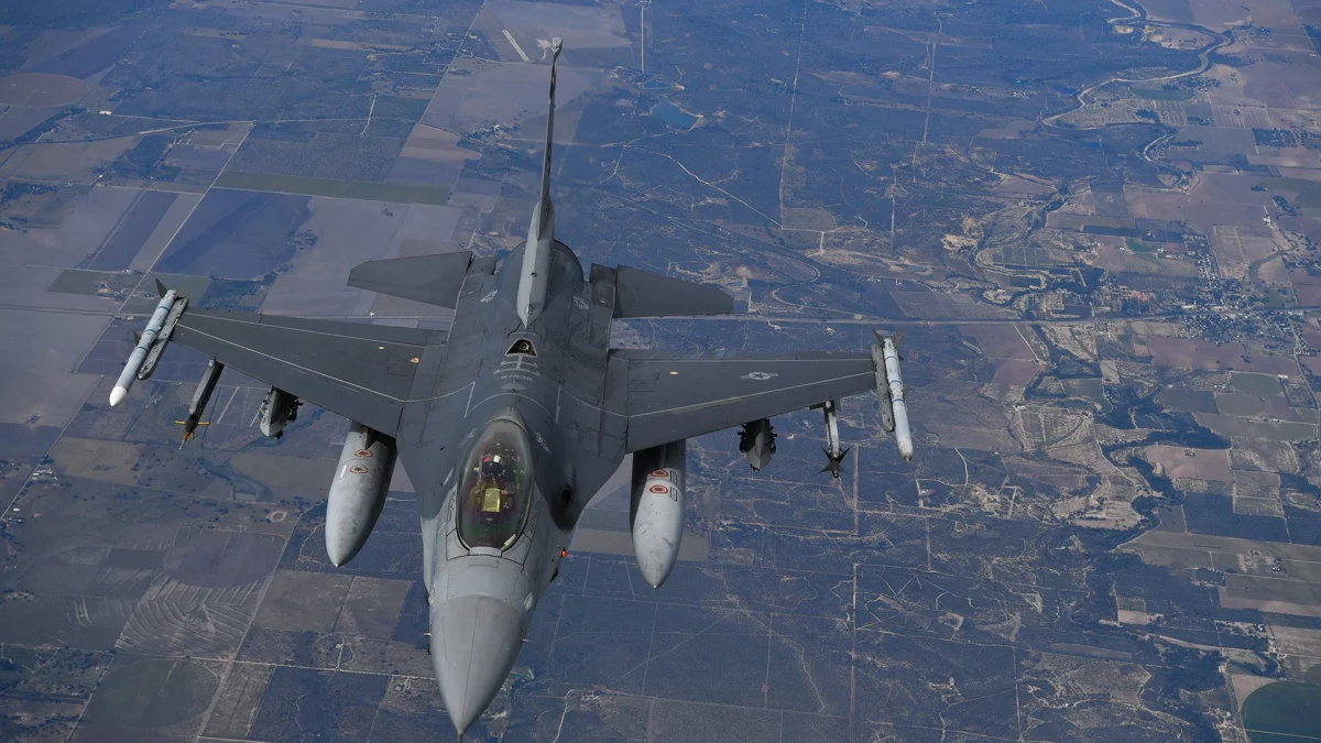 F-16 пао у Мичигену, пилот се катапултирао