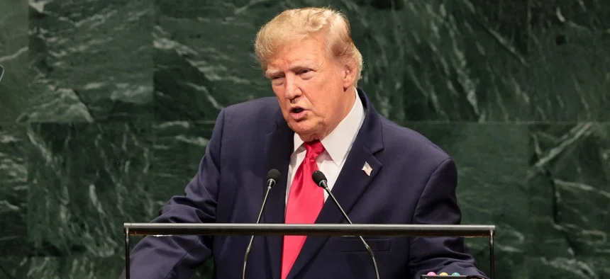 Трамп тражи да САД уместо AI користе термин „супер интелигенција“