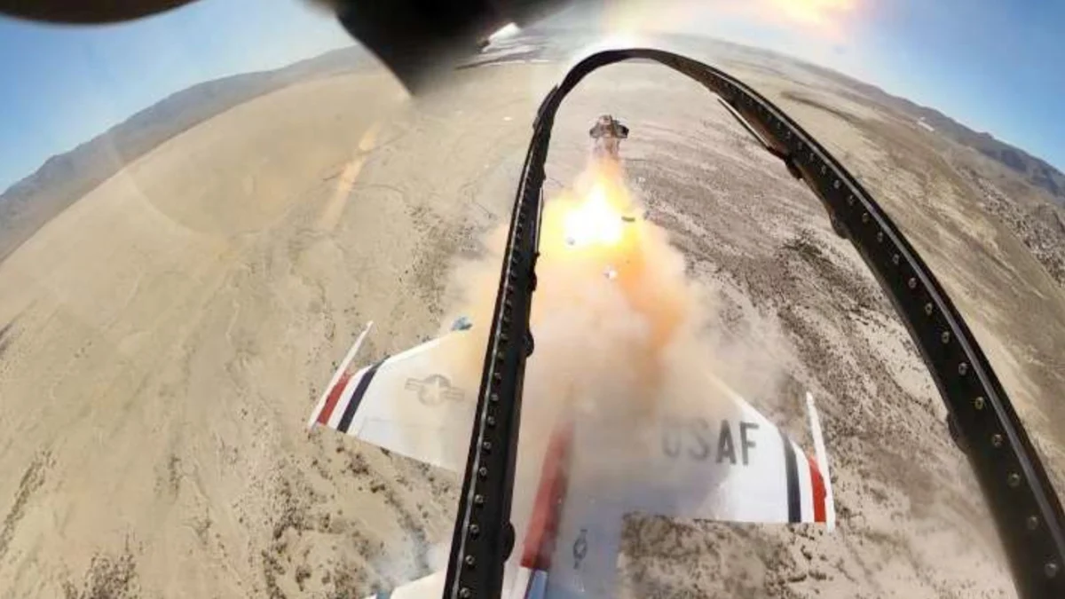 Снимак из кабине открио секунде катапултирања пилота Thunderbird F-16 после пада код Нелиса