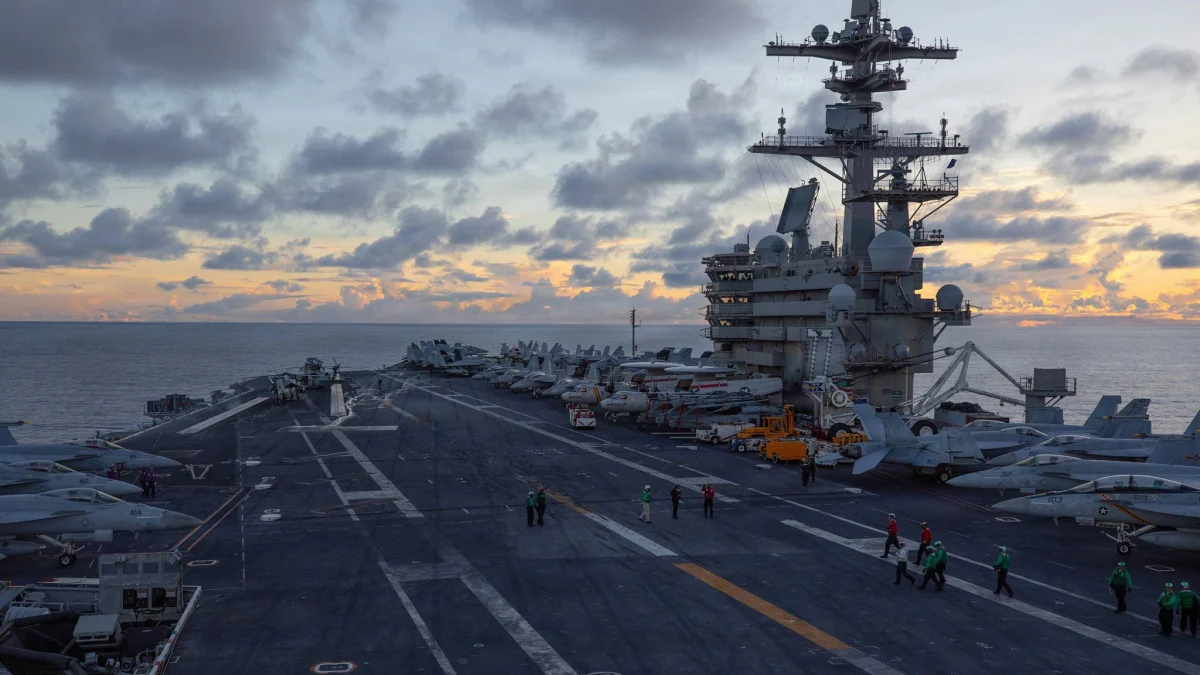 Носач USS George H.W. Bush напустио Блиски исток: зашто је стао на Тајланду и шта то мења за САД