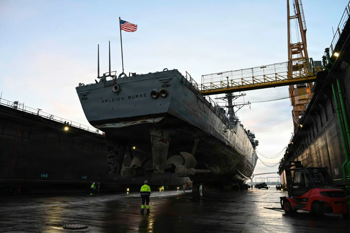 Амерички разарач USS Arleigh Burke први пут ушао у суви док у Шпанији