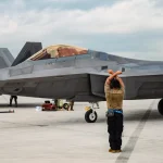 Ескадрила F-22 стигла на југ Јапана за вежбу Keen Sword 27