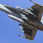 Ф/А-18Ф Супер Хорнет добија појачање за ваздушну борбу ракетама АИМ-174Б и АИМ-260А