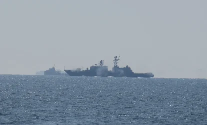 Руска фрегата „Неустрашими“ отворила ватру код британских вода, британска морнарица појачала праћење