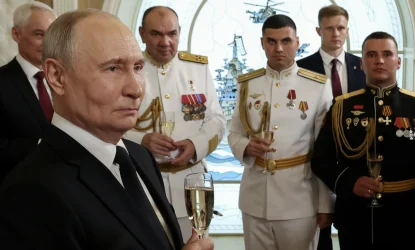 Блумберг: руски буџет на ивици, војни расходи гурају Москву у резове
